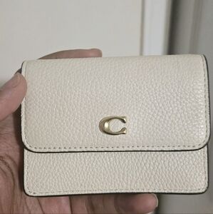 Mini COACH white leather bag (with crossbody chain)